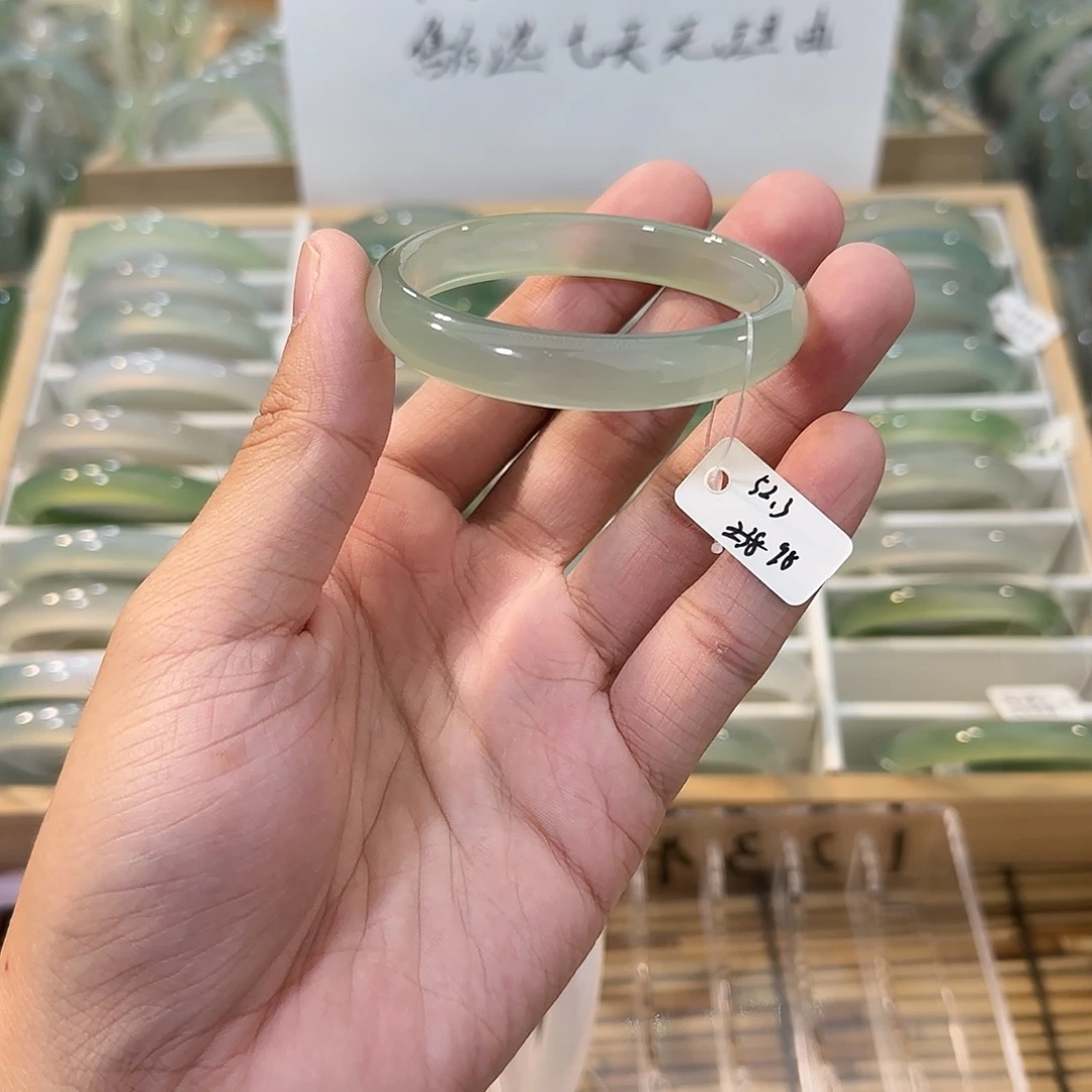 玛瑙/玉髓未镶嵌手镯圈口52.3