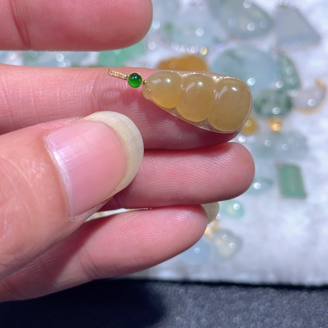 翡翠18K金镶嵌颈饰翡翠