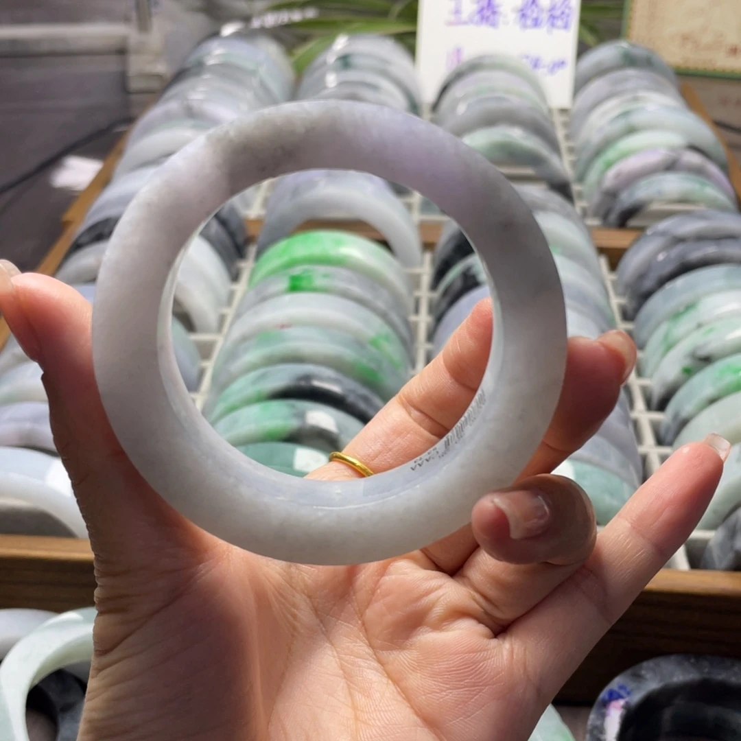 未镶嵌乌鸡翡翠手镯定制翡翠