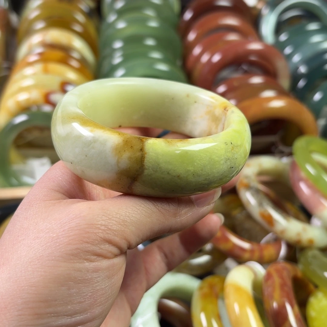 蛇纹石玉未镶嵌手镯微瑕