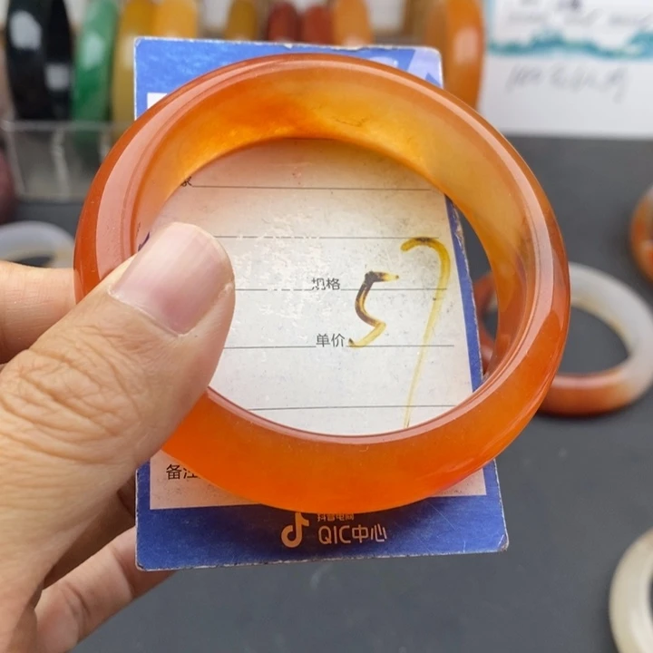 未镶嵌手镯石英质玉