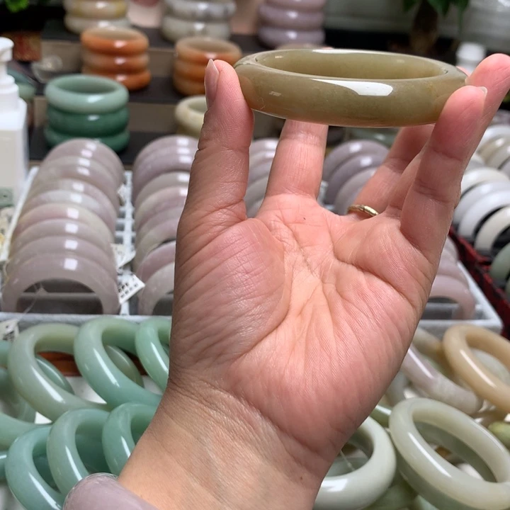石英质玉未镶嵌手镯