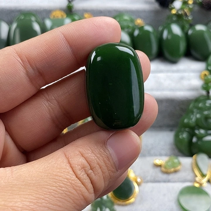 钟***磊和田玉（碧玉）未镶嵌颈饰30