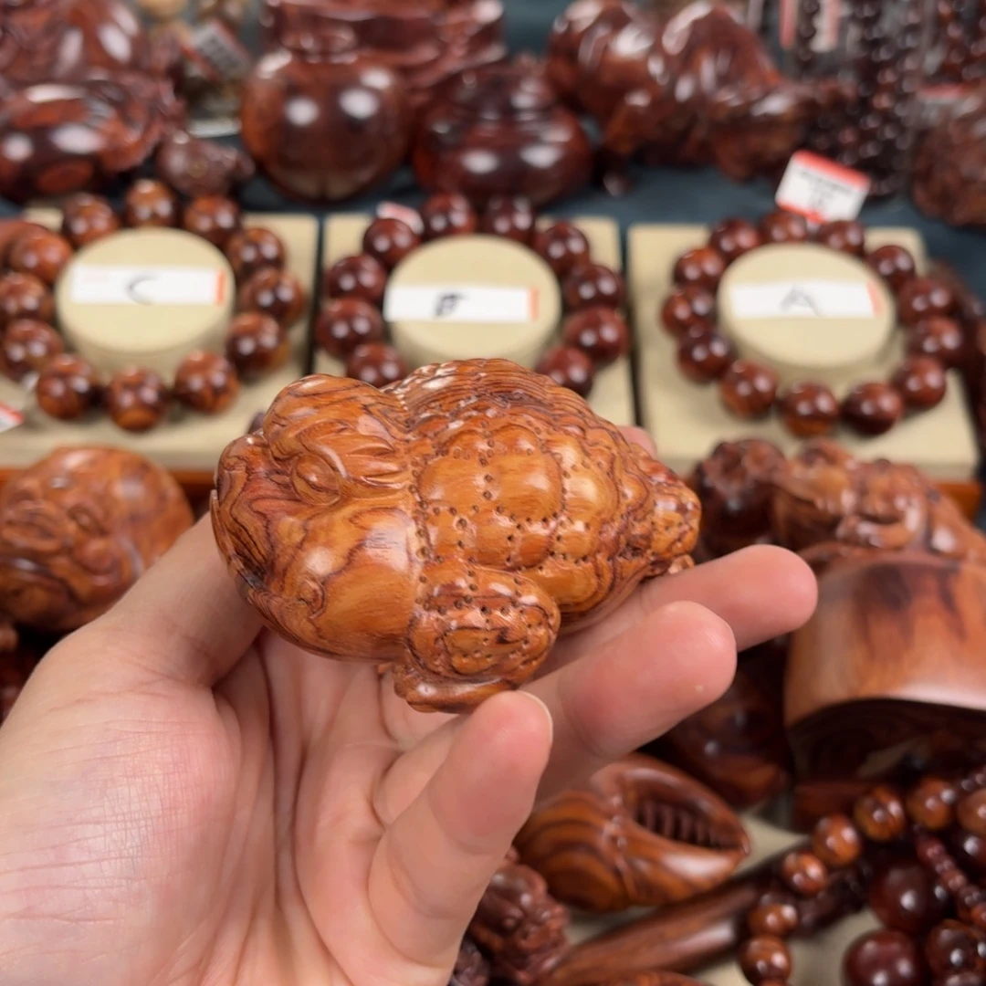 林***云把件黄花梨/降香黄檀