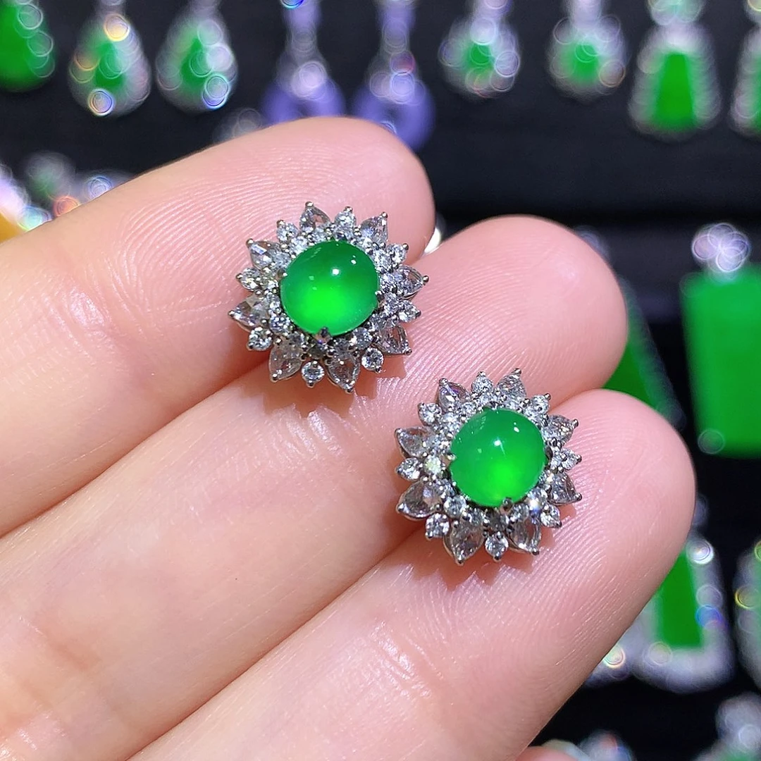 翡翠18K金镶嵌耳饰高冰满绿起光蛋面