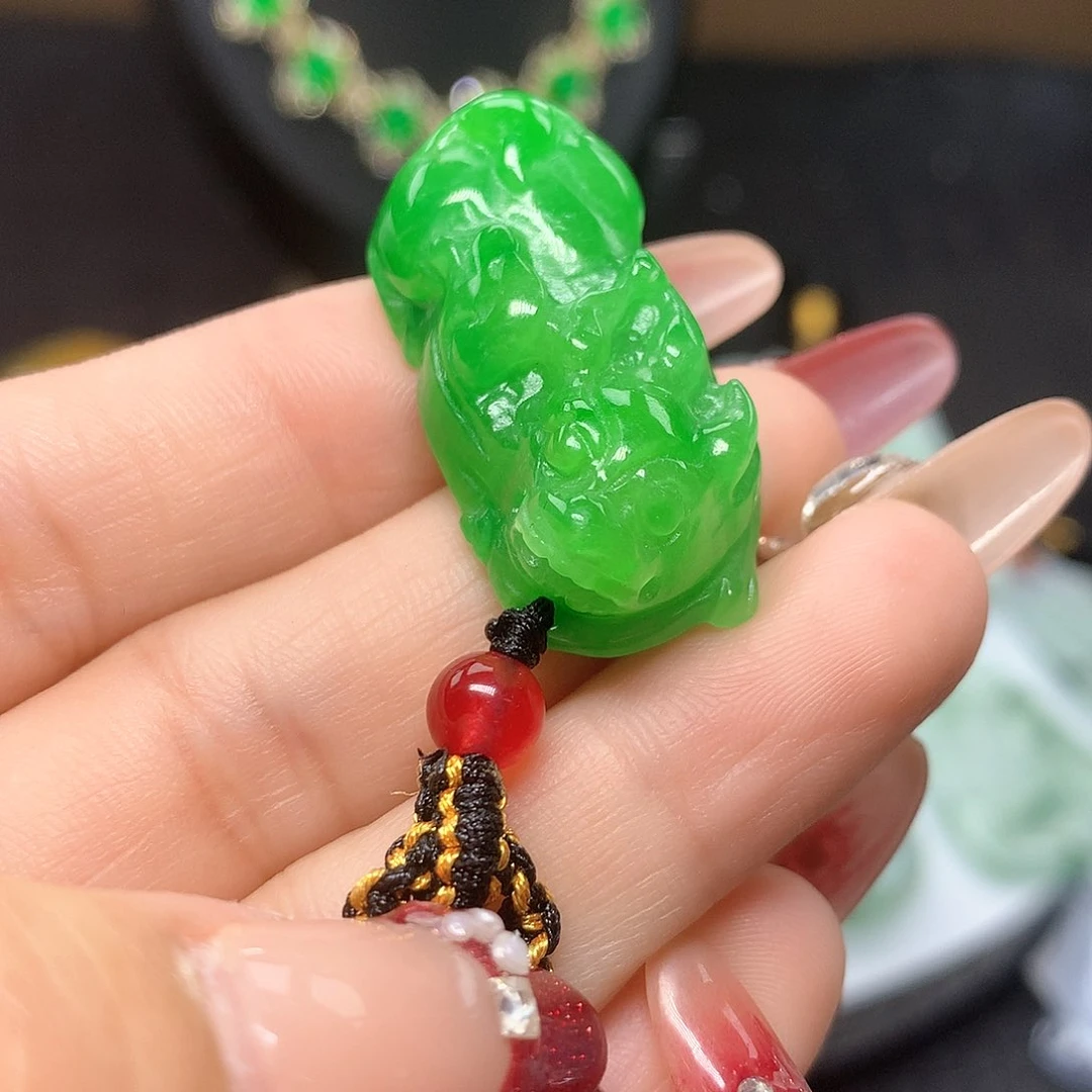 翡翠吊坠(赠链)未镶嵌