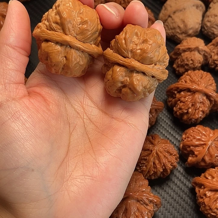 文玩核桃吊坠38蛤麻。