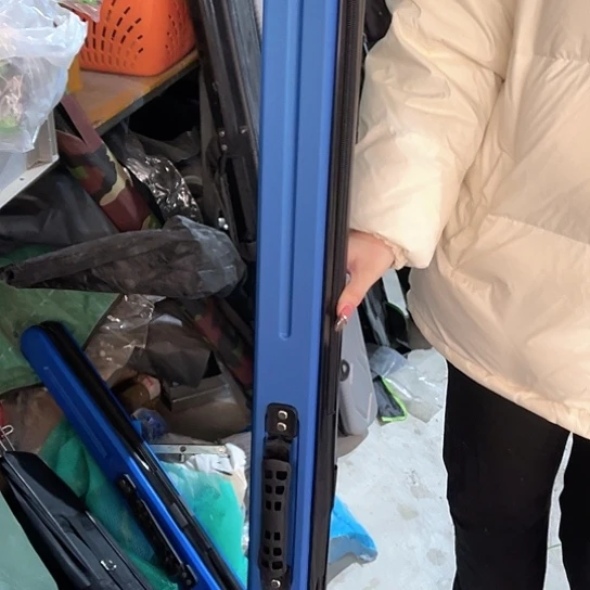 硬壳小杆包蓝色。
