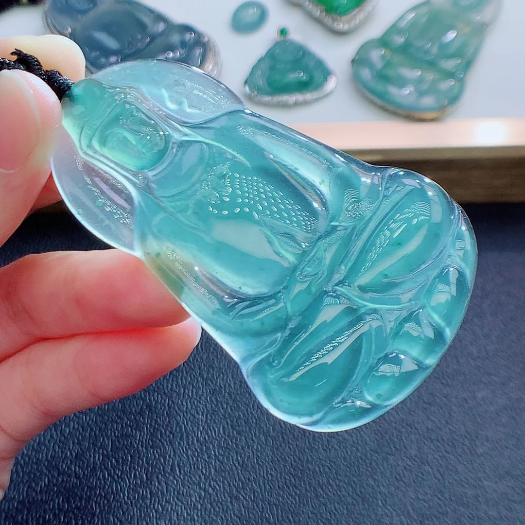 翡翠挂件未镶嵌翡翠