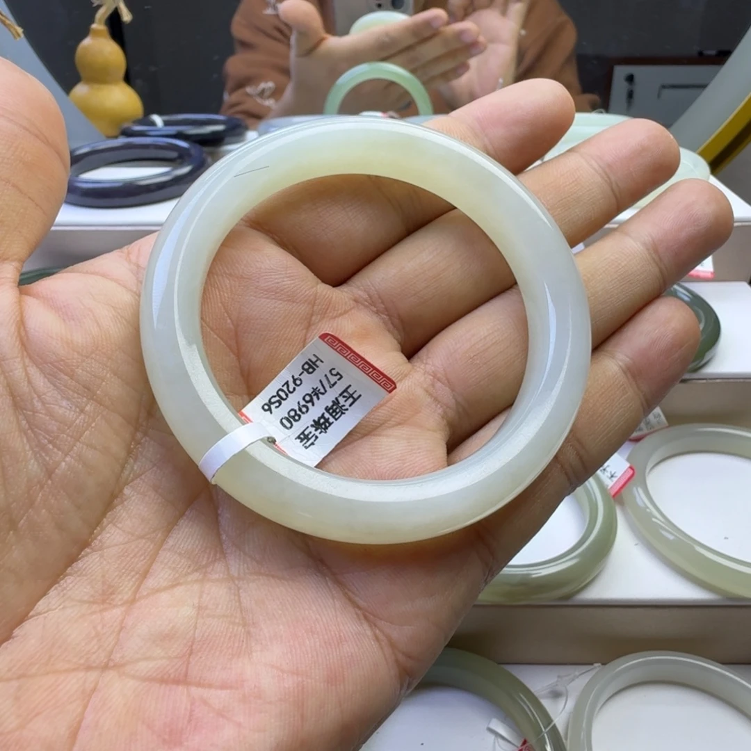 和田玉（糖玉）未镶嵌手镯