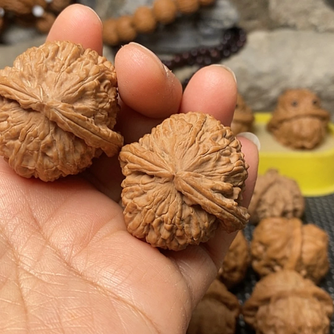 【闪购商品】把件文玩核桃全品红皮三角白