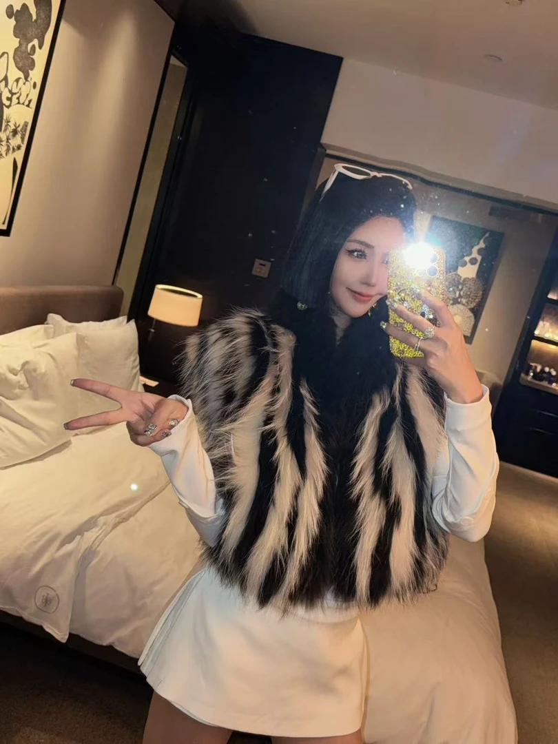 DOUWU【条纹女孩】黑咖白毛毛竖条纹拼接无袖马甲外套WT14218