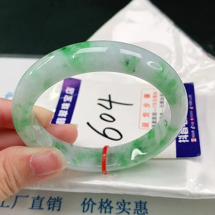 翡翠手镯未镶嵌翡翠