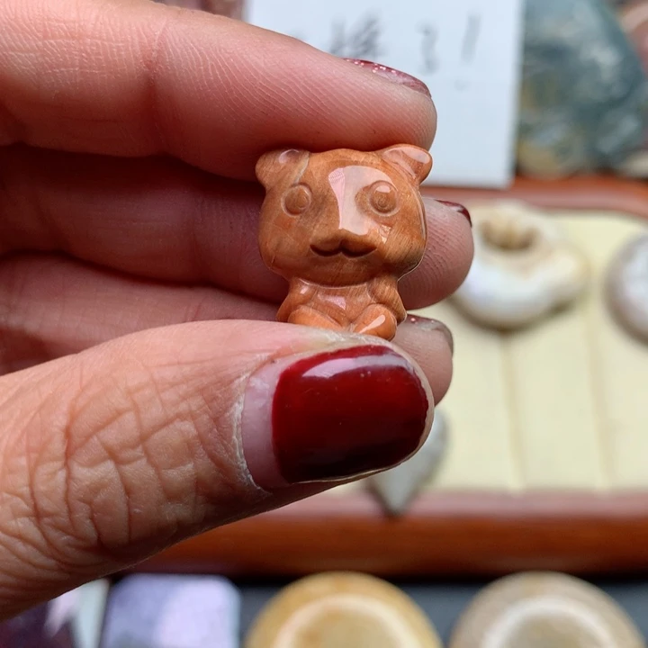 硅化珊瑚（珊瑚玉）颈饰足银镀金镶嵌
