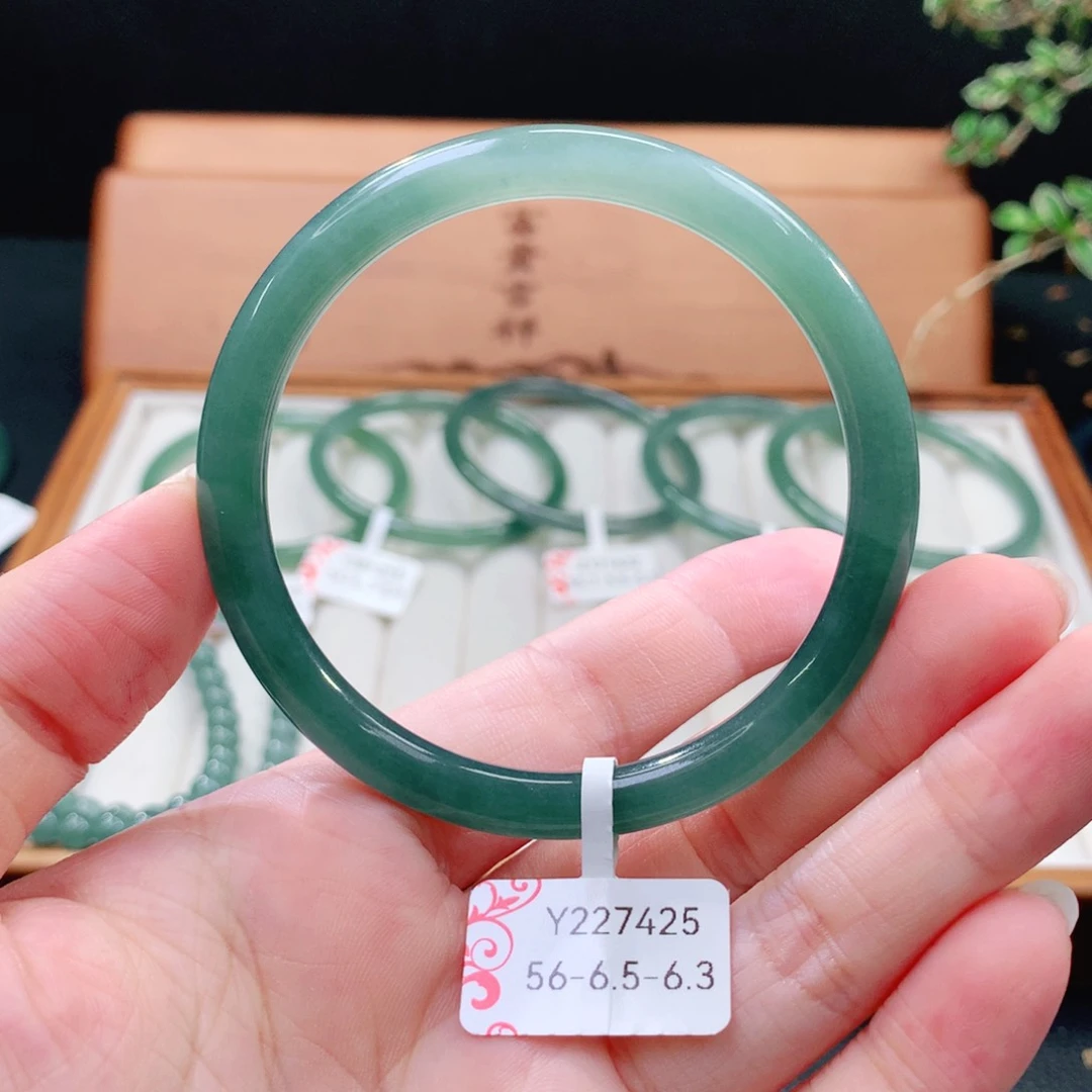 翡翠手镯（圆镯）未镶嵌