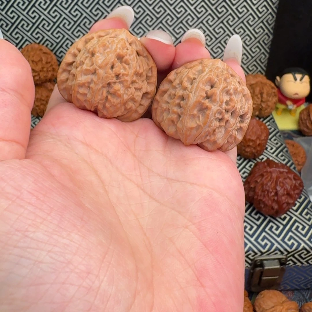 35全品三角白核桃文玩