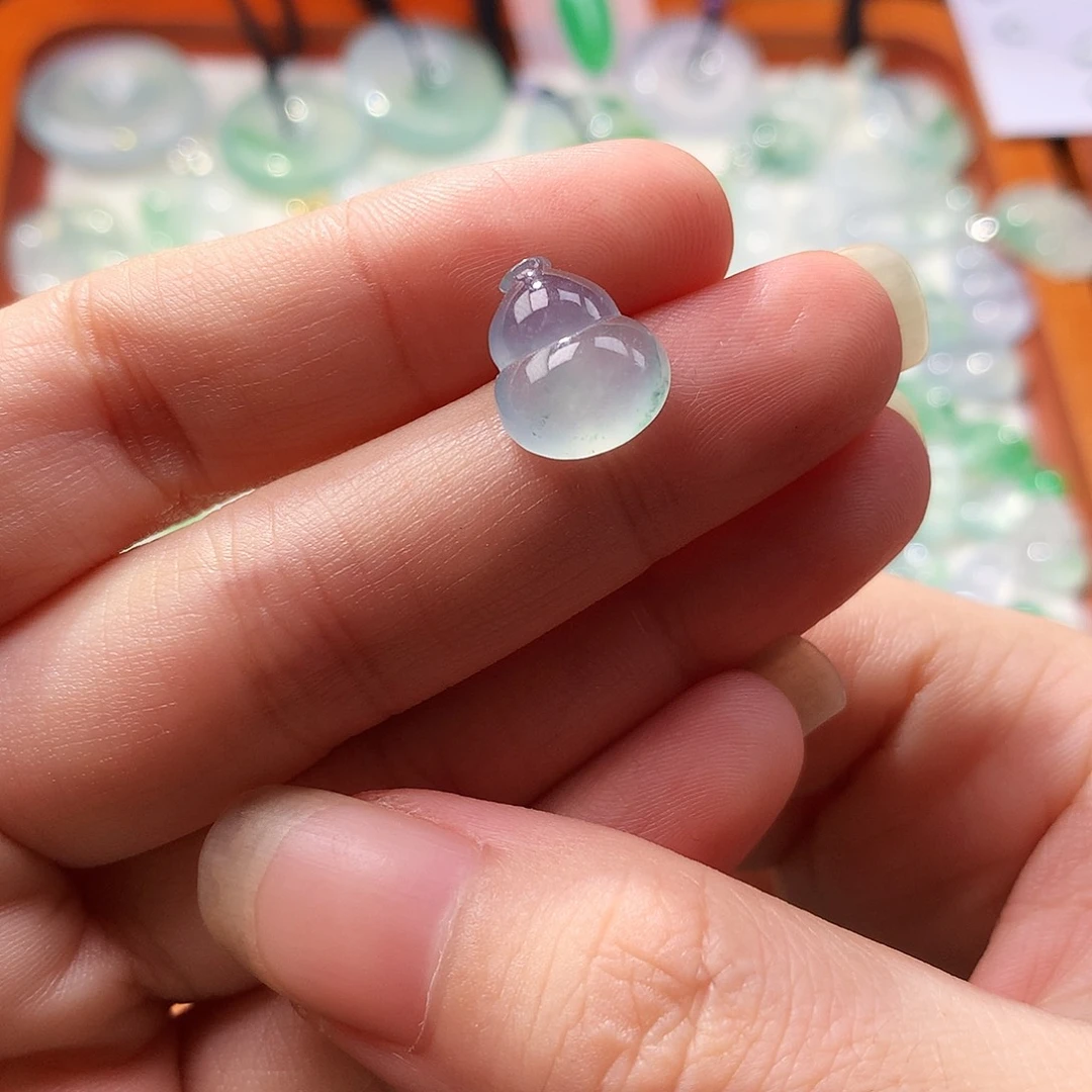 翡翠未镶嵌吊坠(不含链)葫芦