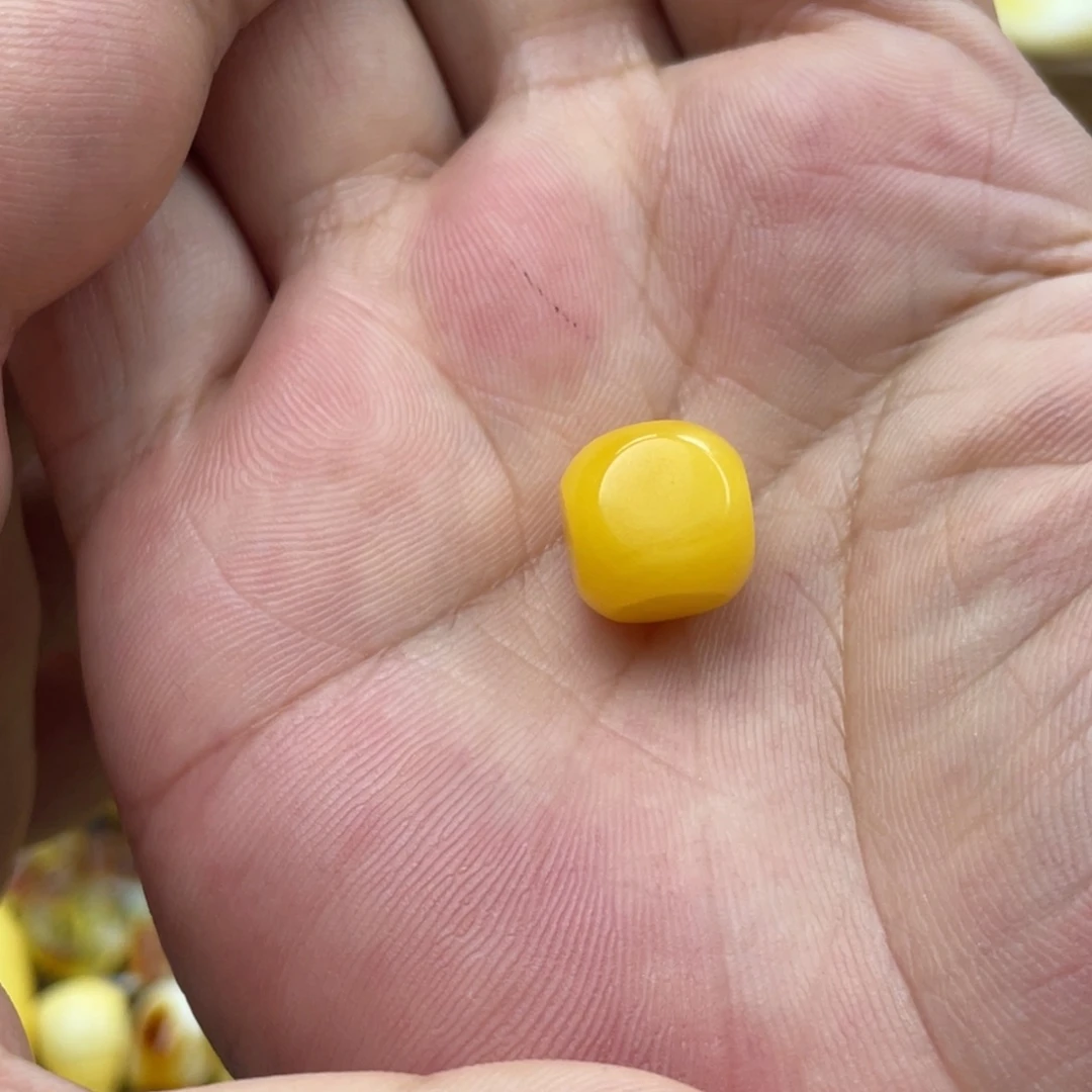 琥珀颈饰未镶嵌琥珀蜜蜡