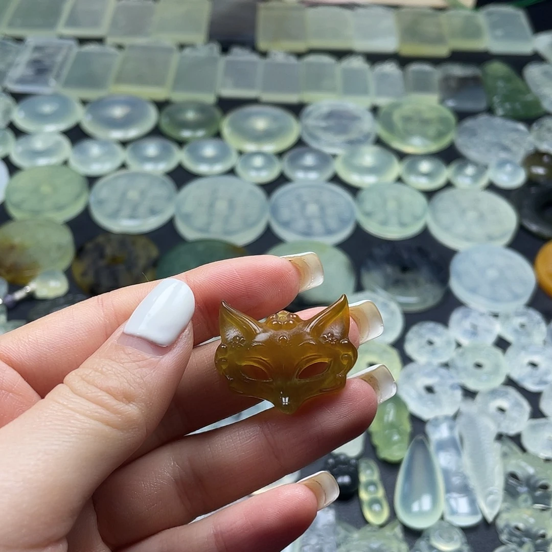 岫玉未镶嵌项圈狐狸面具