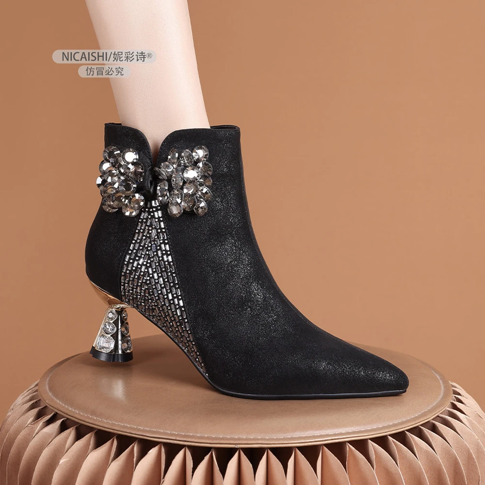 2025年新款欧美女粗跟尖头侧拉链短靴气质设计感性感时装女靴3638