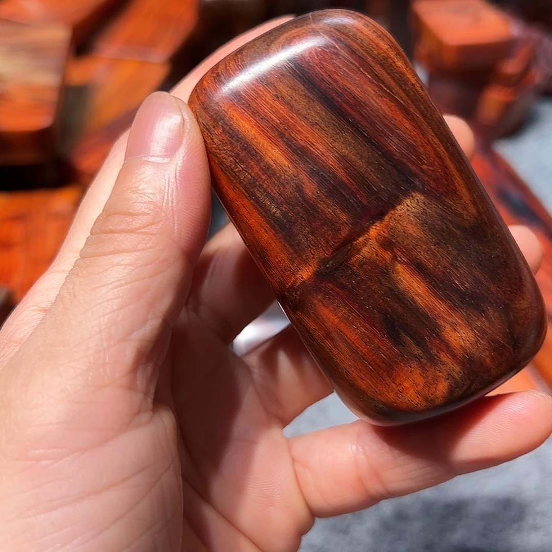 交趾黄檀（大红酸枝）解*