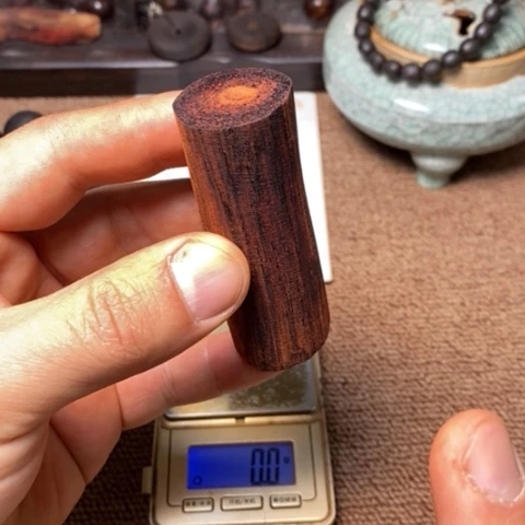 木35.3克降真香白绿油手把件