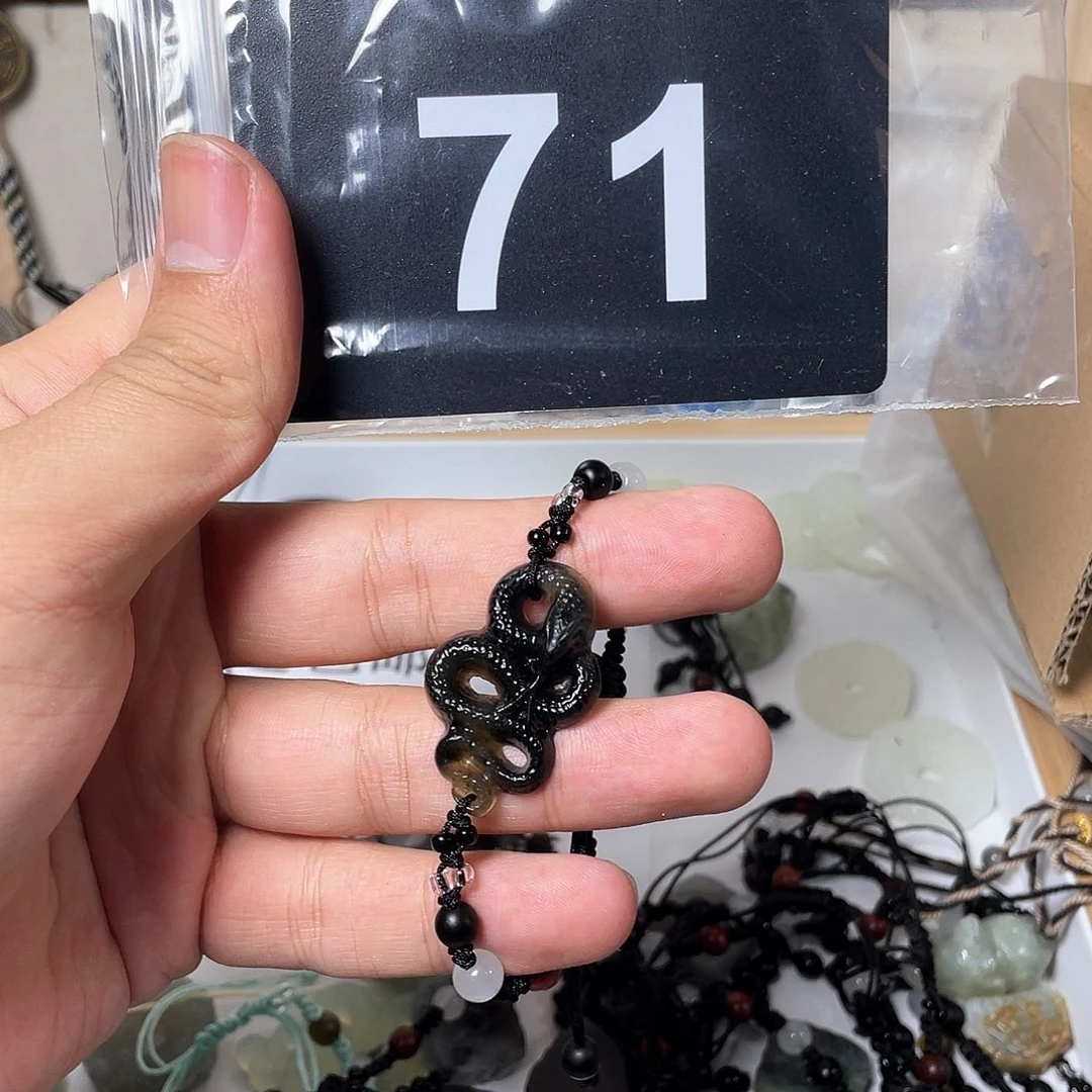 蛇纹石玉颈饰合金