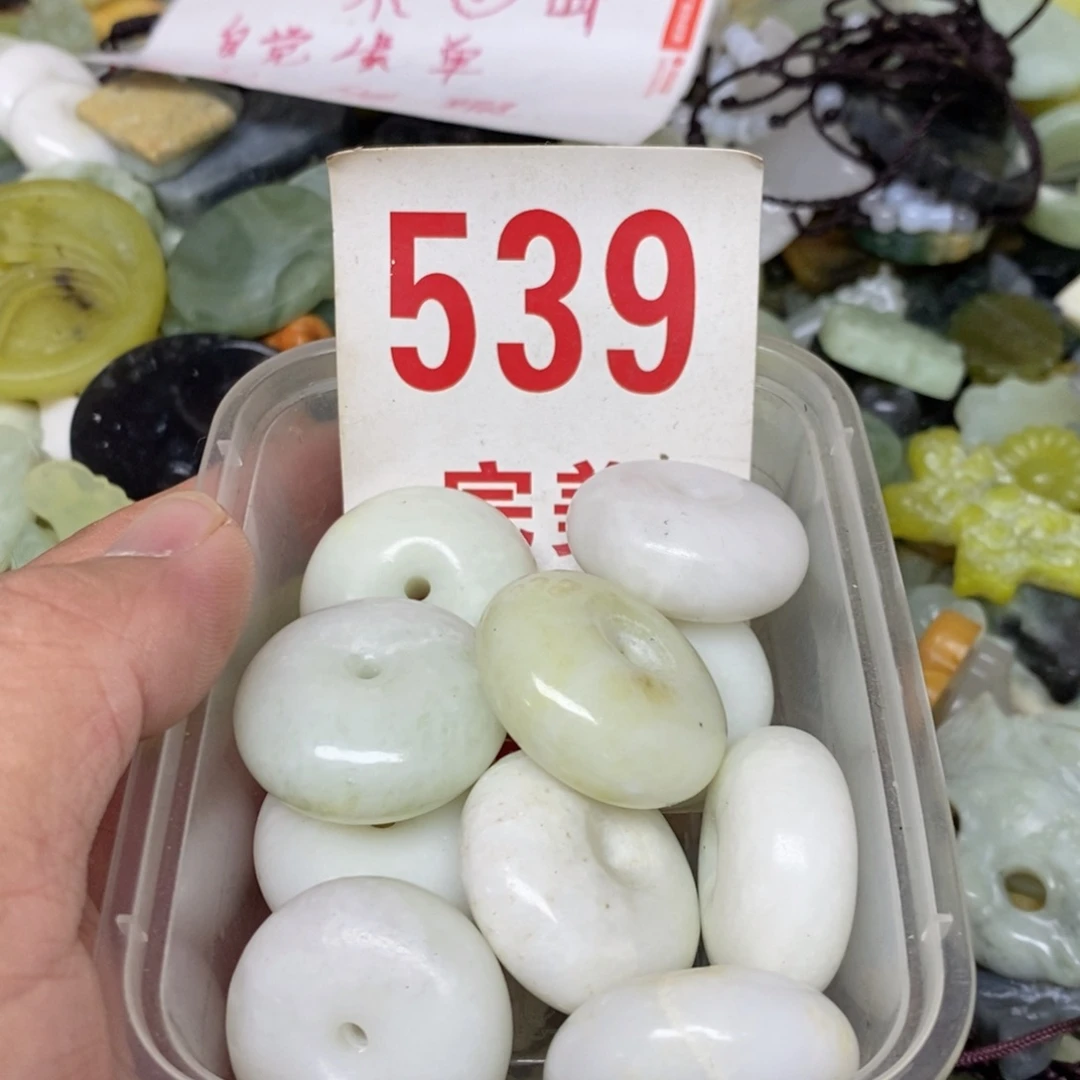 蛇纹石玉未镶嵌挂坠