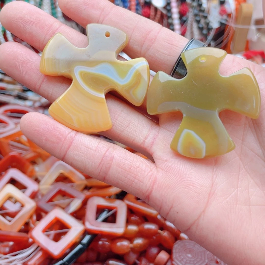 合金玛瑙/玉髓珠宝奇石玛瑙雕刻1颗随机发