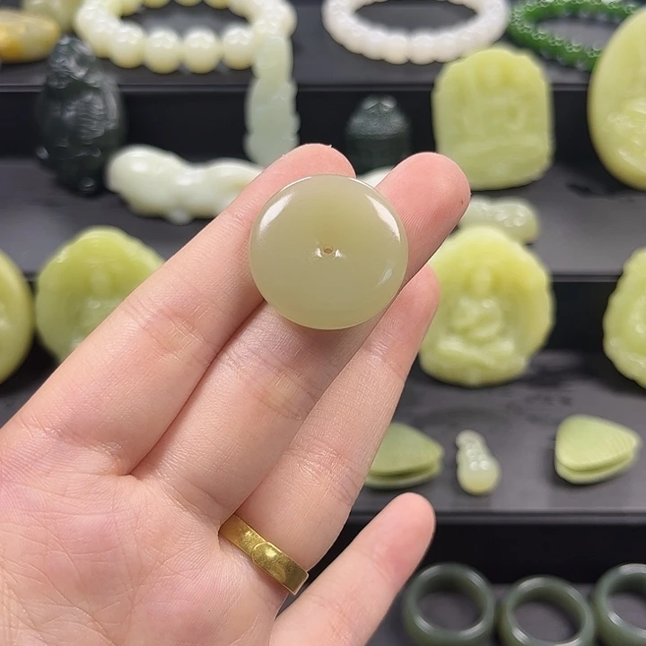 和田玉（糖玉）未镶嵌颈饰