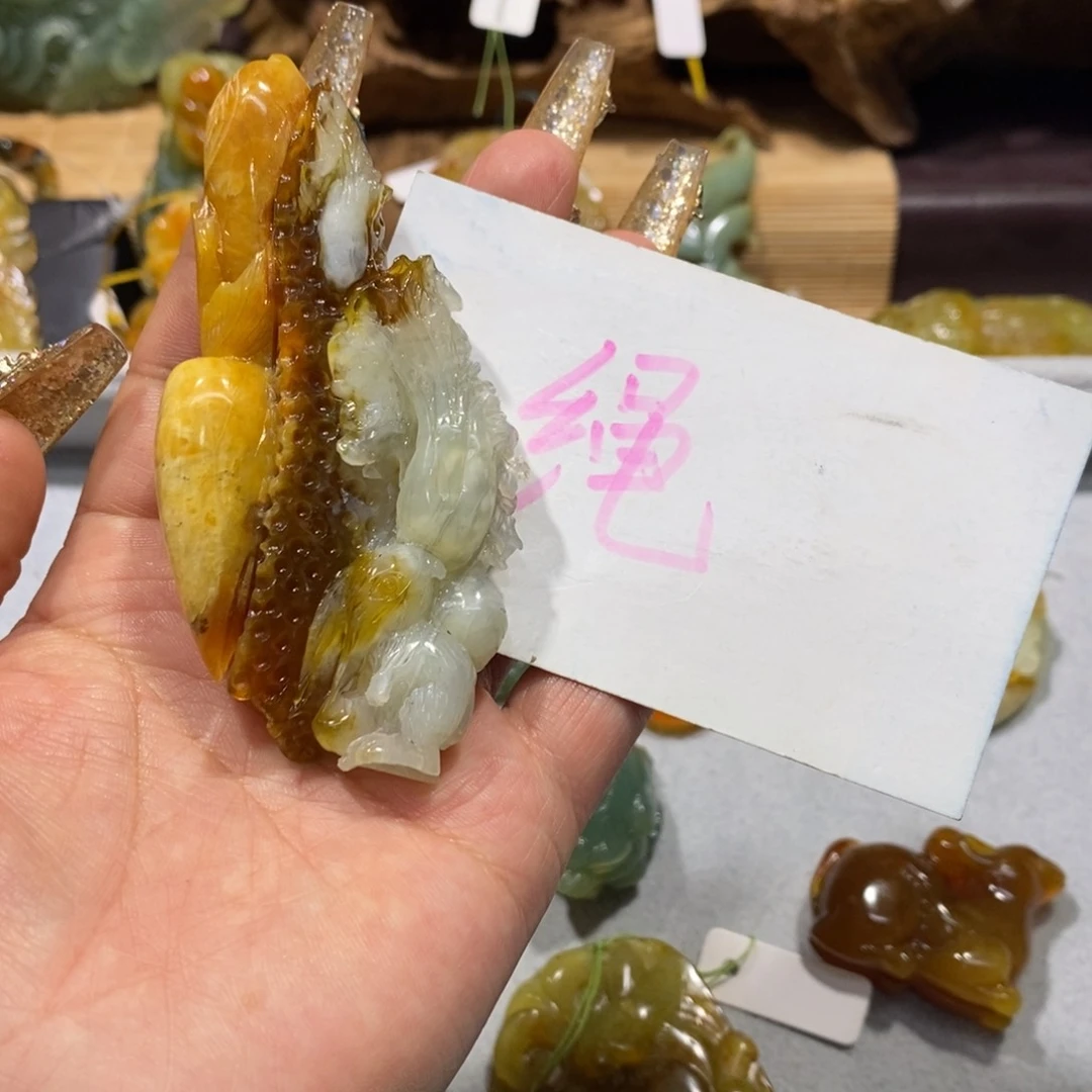 蛇纹石玉颈饰未镶嵌