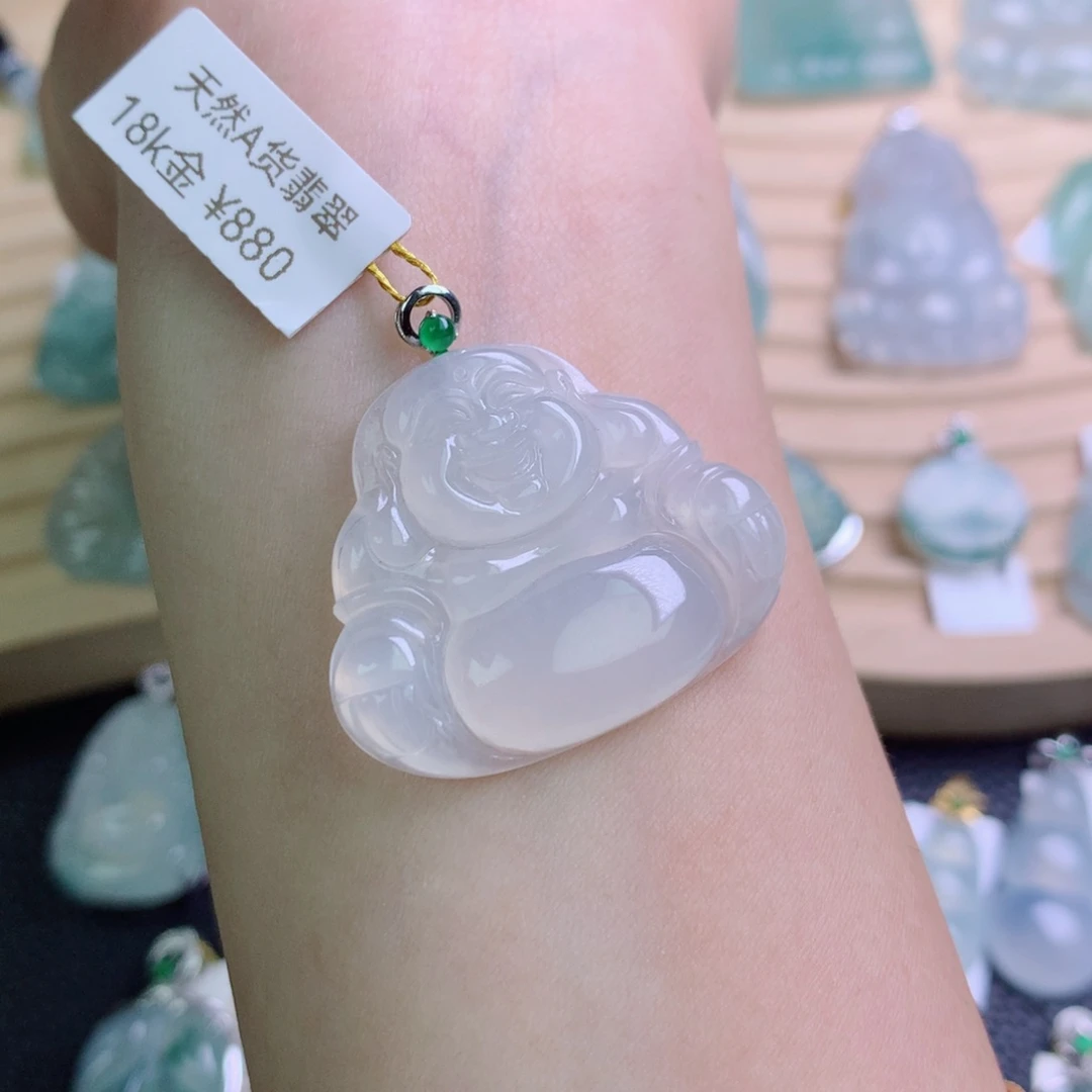 翡翠18K金镶嵌颈饰吊坠