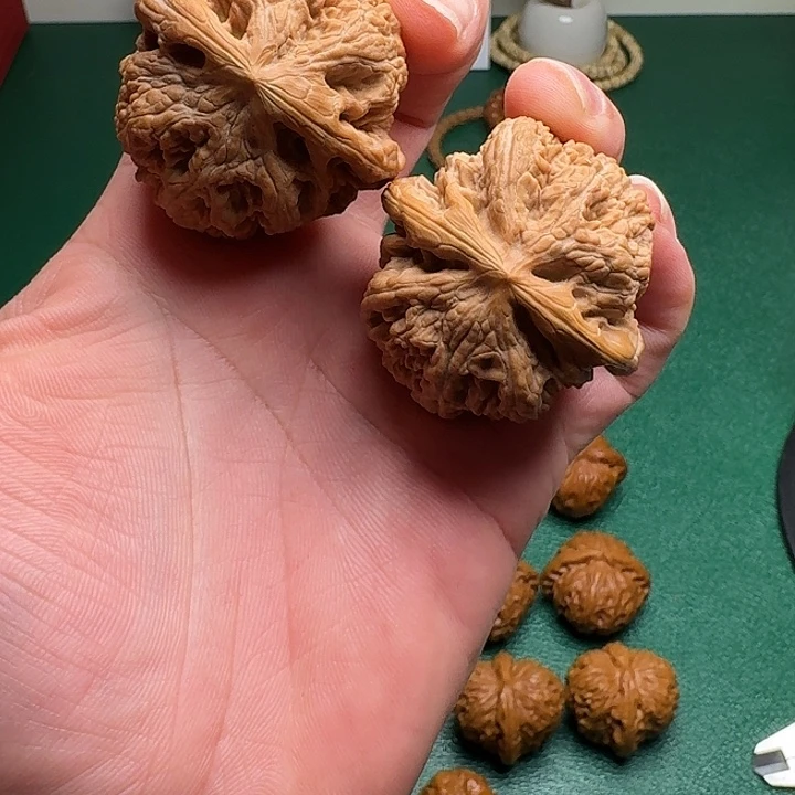 文玩核桃把件闪33，山地大粗筋44尺