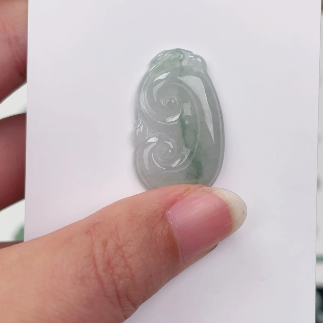 翡翠未镶嵌颈饰如意