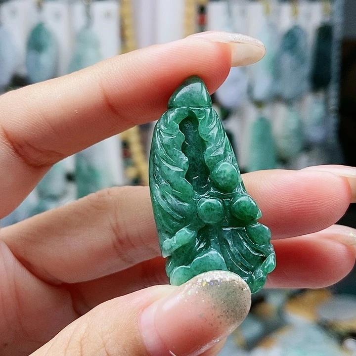 翡翠未镶嵌颈饰翡翠