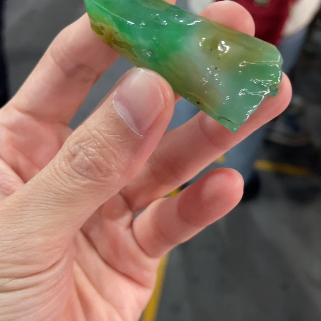 翡翠未镶嵌颈饰黄加绿