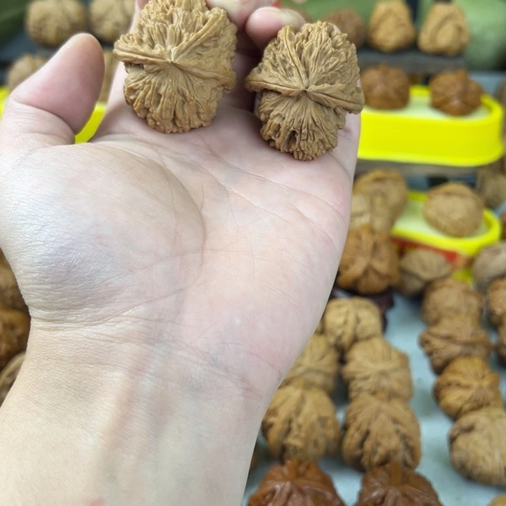 文玩核桃吊坠39全品无修白狮子三棱 差一尺