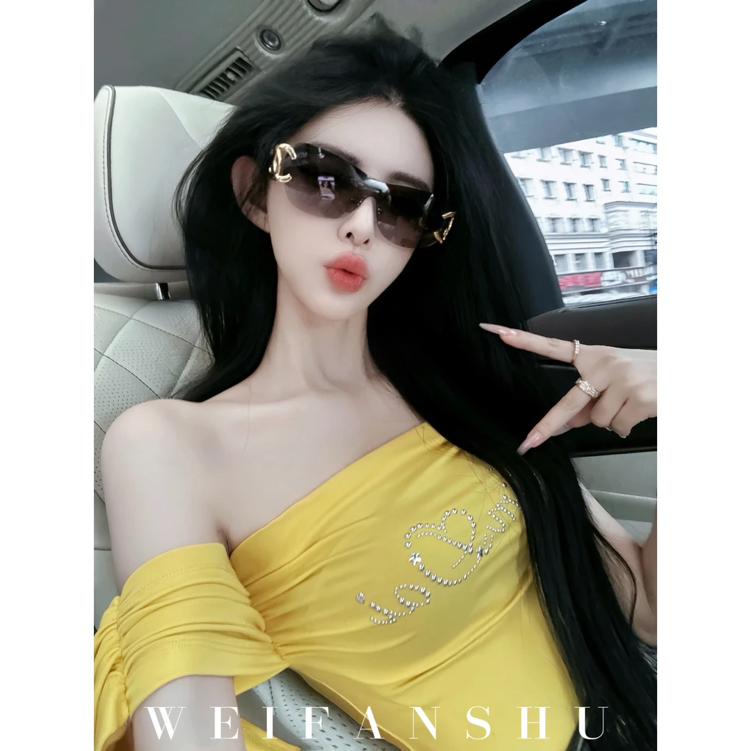 WEIFANSHU/魏凡舒【网感爱豆】春夏新款时尚百搭露肩洋气字母上衣