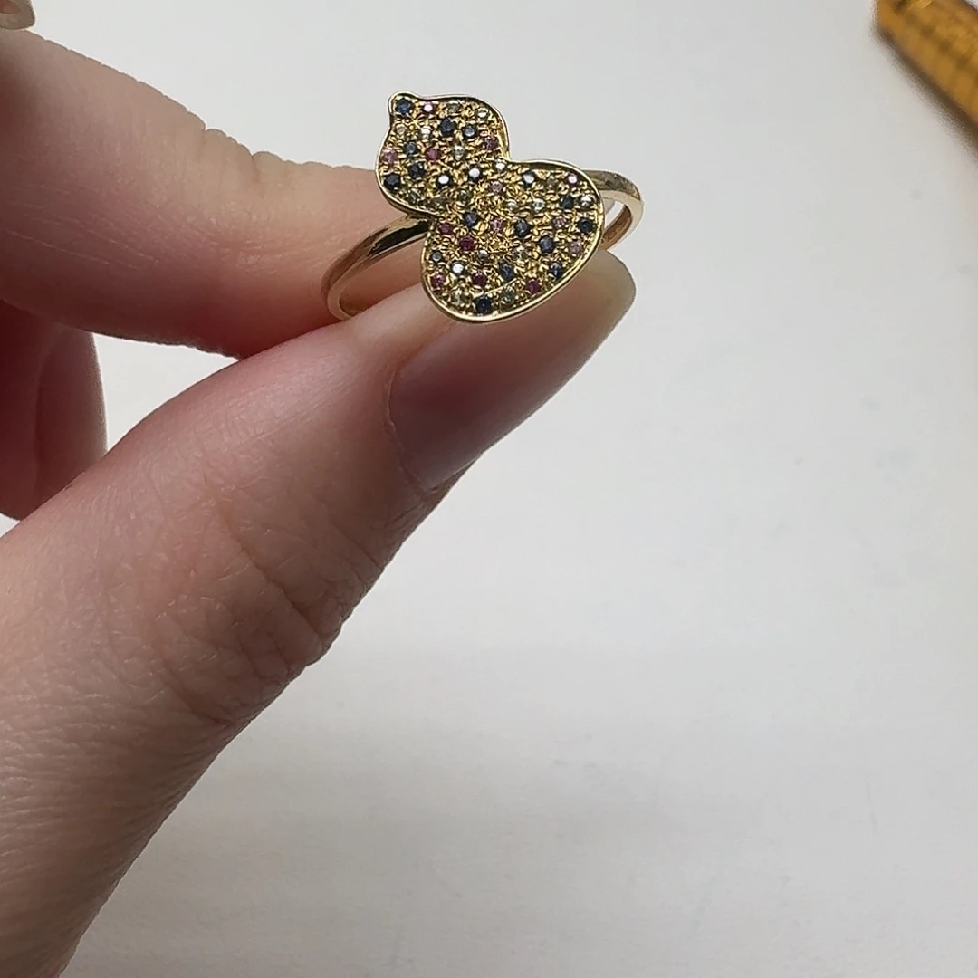未镶嵌戒指蓝宝石