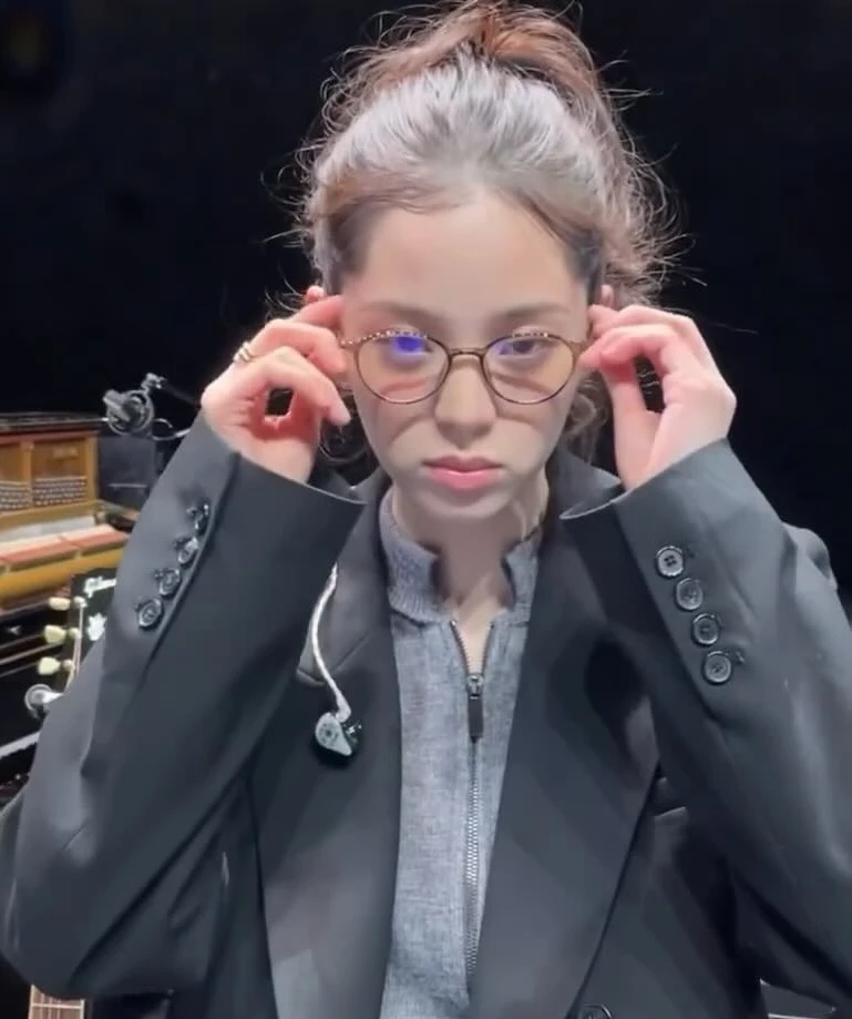 韩国超轻时尚羽毛钛眼镜+高折射率专用素颜男款女士半框防风镜片