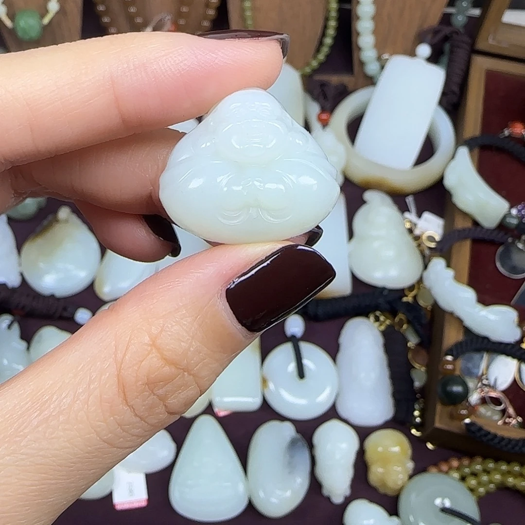 和田玉未镶嵌颈饰