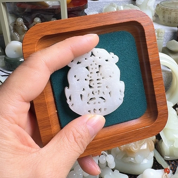 似***年瓷片新号开播瓷盘一件