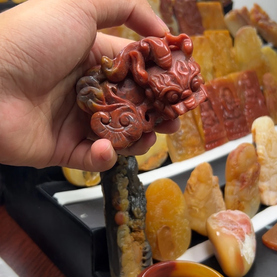 未镶嵌石英质玉（黄龙玉）黄龙玉