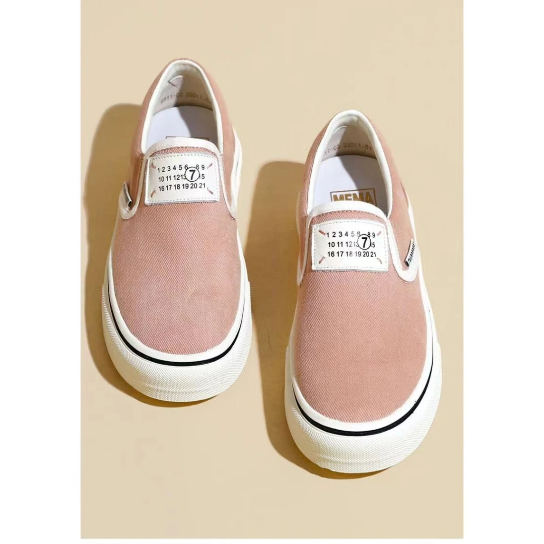 81103休闲百搭经典帆布鞋