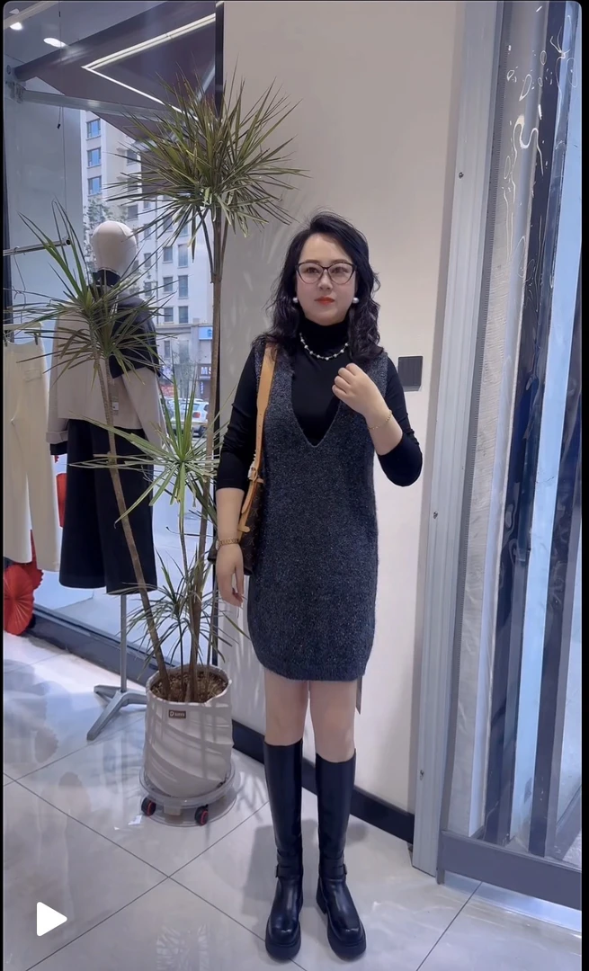 琦琦家黑色百搭款打底衫