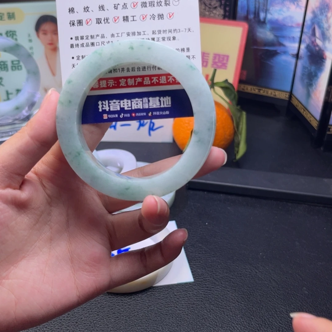 琢***思定制翡翠未镶嵌手镯