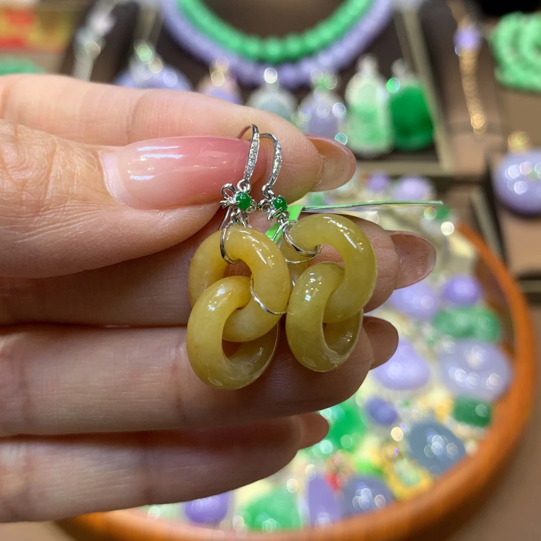 颈饰18K金镶嵌翡翠