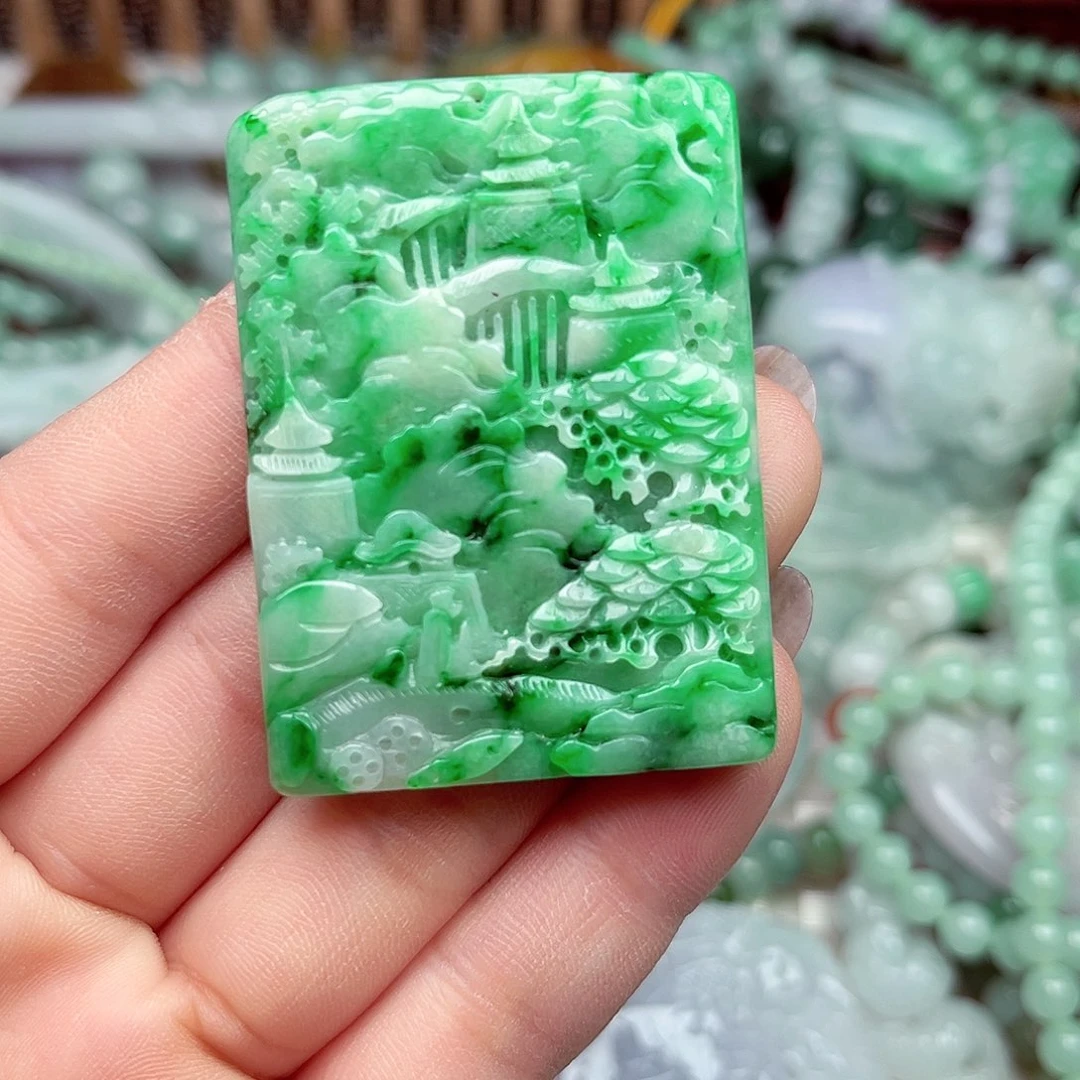 L***M翡翠未镶嵌颈饰翡翠