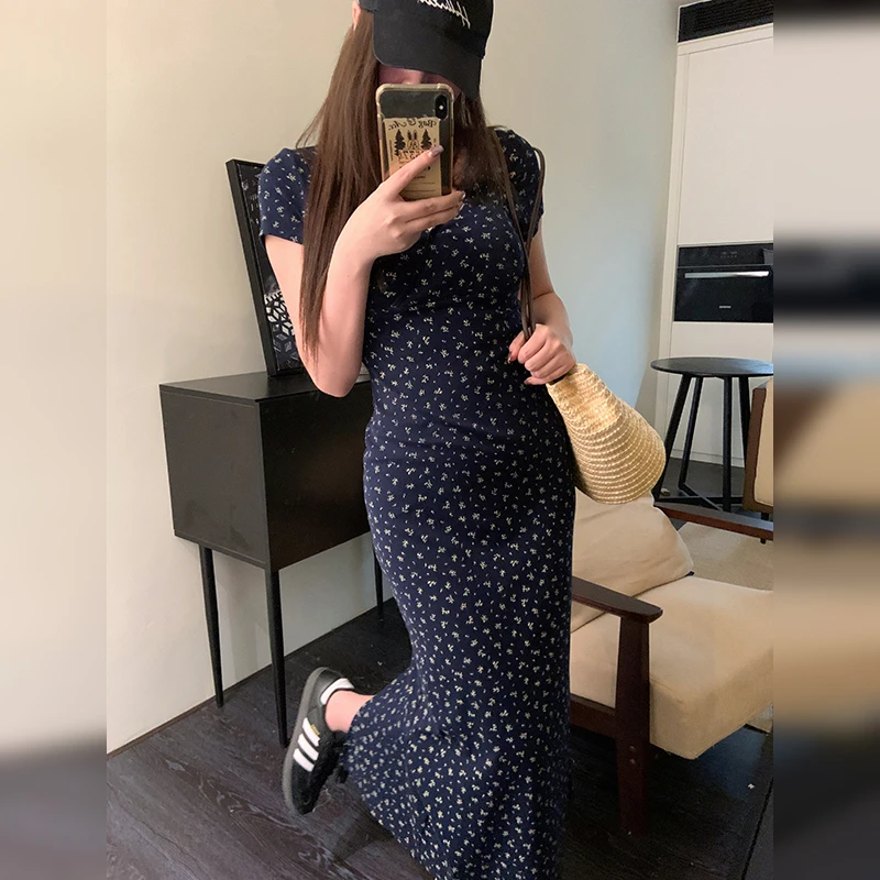 1016复古碎花连衣裙女夏季2024新款茶歇设计感小个子气质包臀长裙