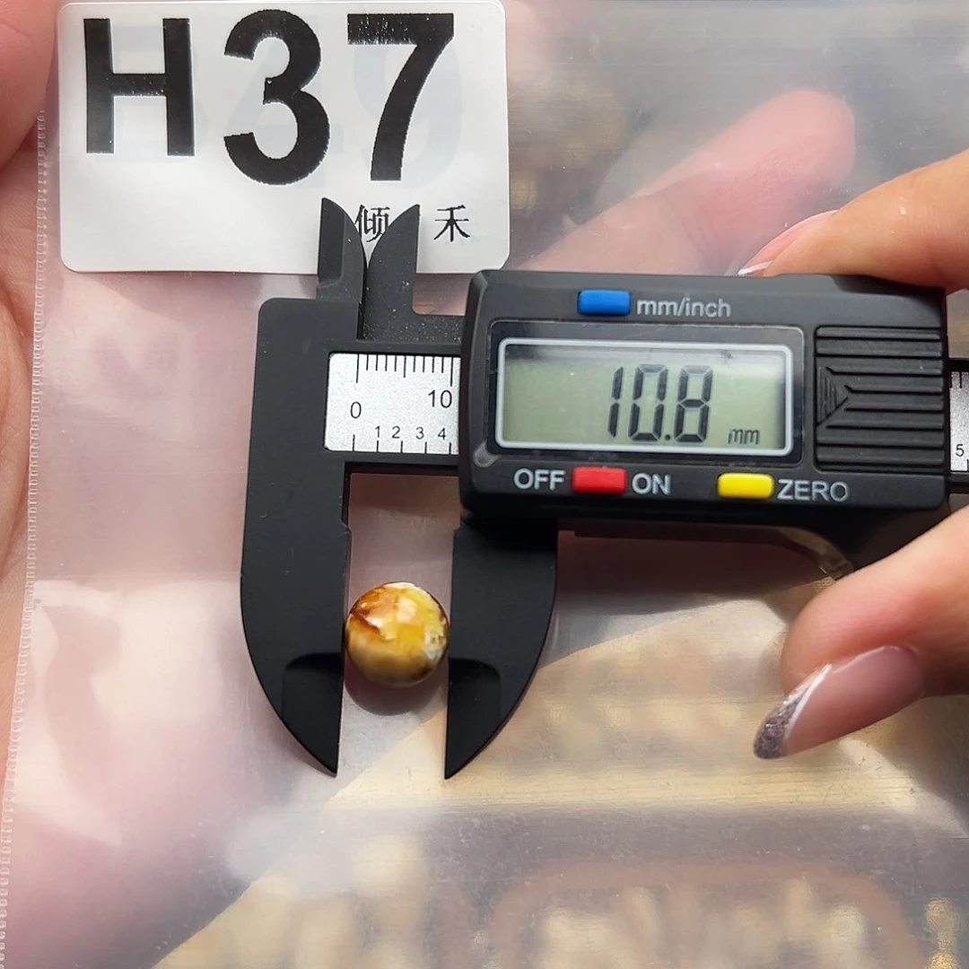 岁***。未镶嵌琥珀裸石10